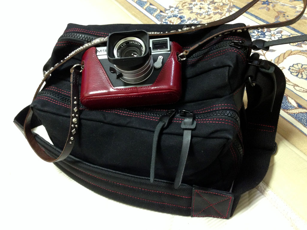 M型ライカ用のカメラバッグを買った（Artisan & Artist ACAM-1000 